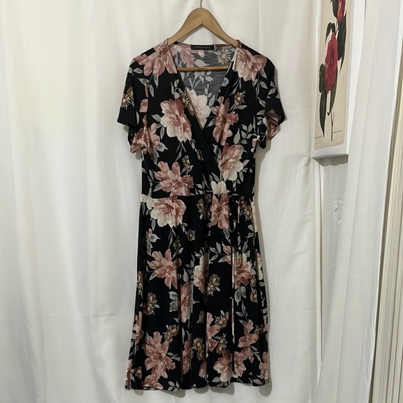 Chris & Carol Dresses & Skirts - Chris & Carol Floral Faux Wrap Dress a207